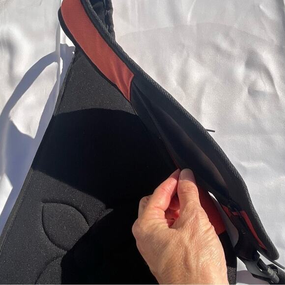 Sherpani Esprit Sling Bag - Picture 6 of 10